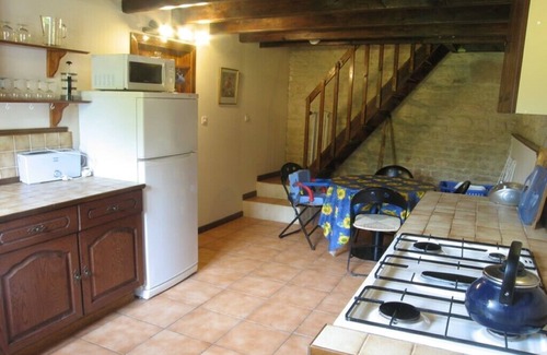 Gibourne Cottage | Cottage (sleep 7+cot) on Child-friendly Complex with shared pool and play areas