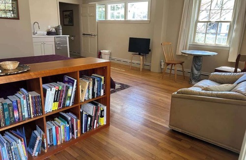 Concord Apartment | Cottage Suite "A" - Walk to Shops, Train, History