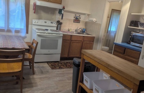 Harbert Cottage | cottage surrounded by field and woods, walking distance to beach