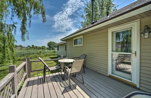 Lindstrom House | Cottage with Deck Situated on South Center Lake
