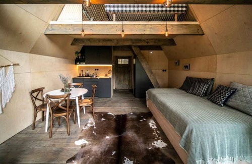 Kouty Cottage | Cottage with fireplace and heated outside barrel