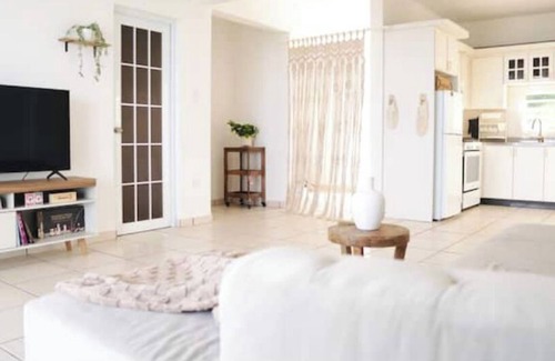 Masa Cottage | Cottage with Ocean, City and Rainforest Views