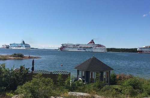 Mariehamn House | Cottage with own beach, seaterrace & pavillion.