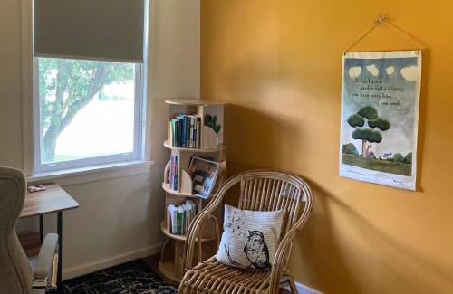 Singleton Heights House | Cottage with Piano, Books & Games in the Hunter