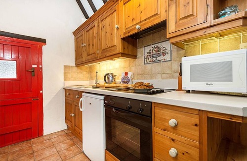 Whitchurch Canonicorum Cottage | Cottage with Private Courtyard - "Cider Barn"