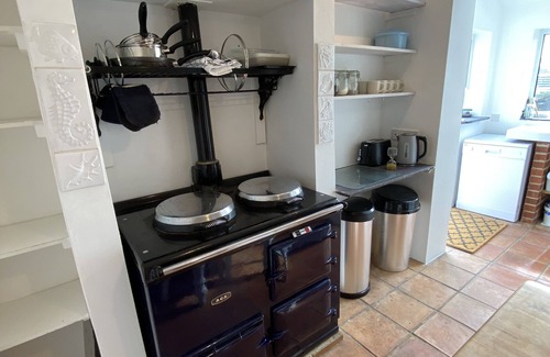 Charmouth House | Cottage with sea and countryside views - sleeps 6