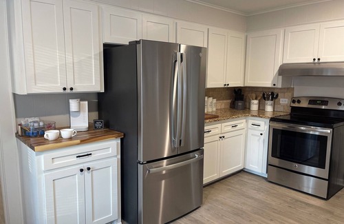 West Monroe House | Cottonport Cottage-stunning 3/2 in heart of West Monroe with all KING size beds!
