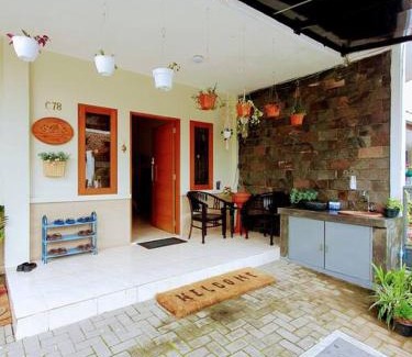Lembang Villa | Cottonwood Villa Grandma's 3BR 10pax Wi-Fi BBQ