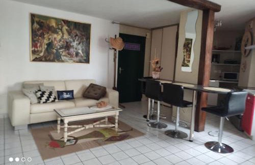 Maulevrier Apartment | Coucher de lune