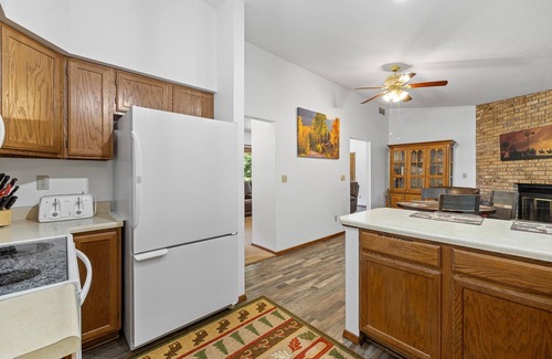 Rapid City House | Cougar Lodge Vacation Home Thirty Minutes from Mt Rushmore - In Rapid City On Canyon Lake Thirty Minutes from Mt Rushmore