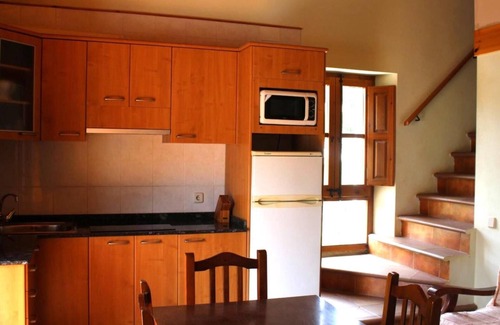 Sant Salvador de Guardiola Apartment | Country House 'Set Rengs 3' with Lake View, Shared Pool and Wi-Fi