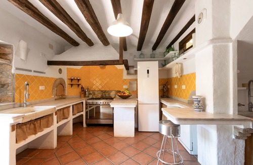 Els Hostalets de Pierola House | Country House 'La Isla Verde' with Mountain View, Private Pool and Wi-Fi