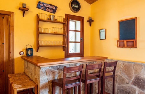 San Martin del Pimpollar House | Country House 'La Puerta De Gredos' with Mountain View, Private Terrace and Wi-Fi