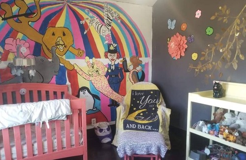 Elkhart House | Country and Chiq 3 bedroom home with acre property! And