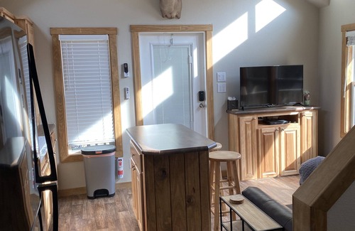 Palestine Cabin | Country Bungalow w/Loft