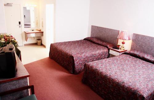 Lacombe Hotel | Country Club Inn