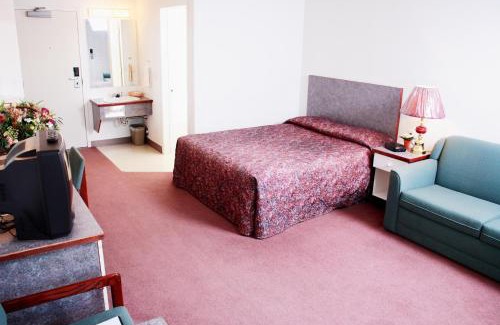 Lacombe Hotel | Country Club Inn