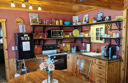 Glenn County Cottage | Country Cottage - Close to Interstate 5 - Thunderhill