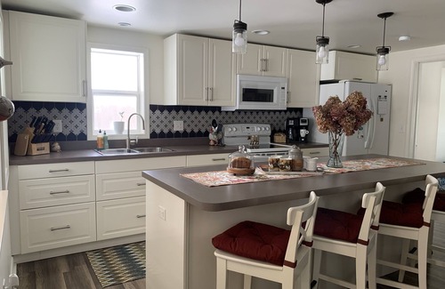 Newbury Cottage | Country Cottage Farm Stay at Stoneycreek Acres