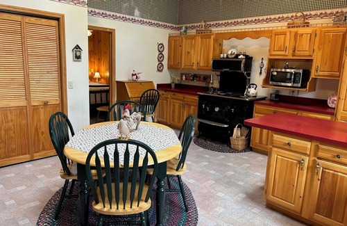 North Lake George House | Country Cottage Living in the Town of Ticonderoga with Modern Amenities