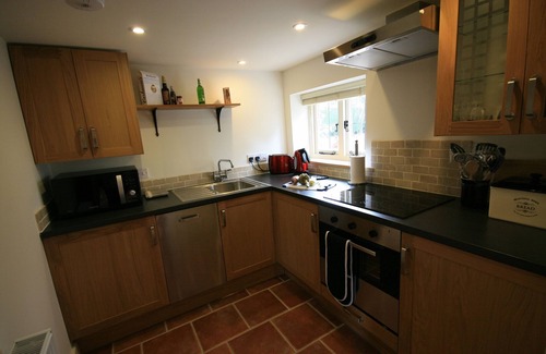 Shatterling Cottage | Country Cottage Private Terrace Garden Quiet Location Free Wifi Bus Stop 50yds