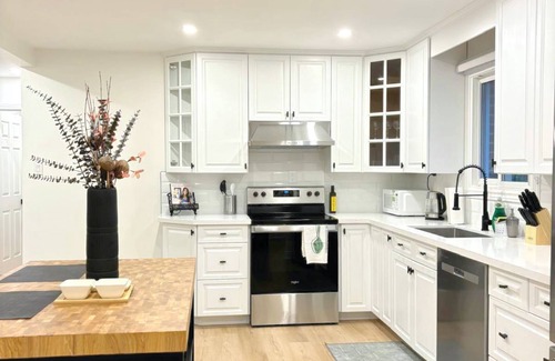 Caledon Cottage | Country Cottage Retreat with Swimming Pool, Pool Table and Arcade