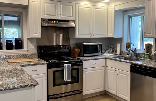Pleasant Valley House | Country Cottage - Hudson Valley - Millbrook Area