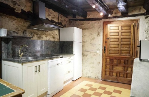 Mambrilla de Castrejon House | Country House 'La Platería I' with Shared Garden and Wi-Fi