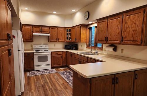 Hutchinson House | Country Escape 2BR, 2Ba, Lg Living, FireplacesnCrow River Winery Wedding Guests