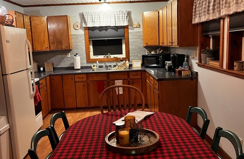 Elroy House | Country Family Cabin located on the hillside of 20 acres. Close to Dells area