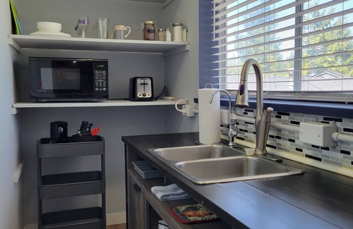 Langley Apartment | COUNTRY FOREST LOFT - Walk to Winery & Berry Farm in Langley Township