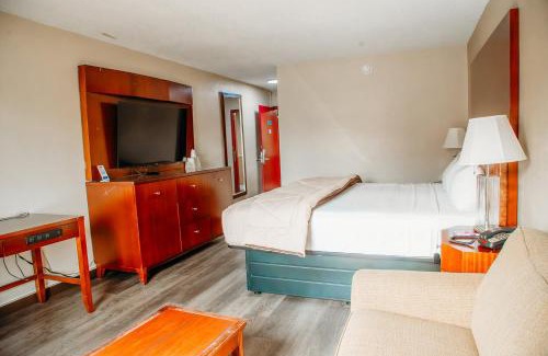 Benton Hotel | Country Garden & Suites