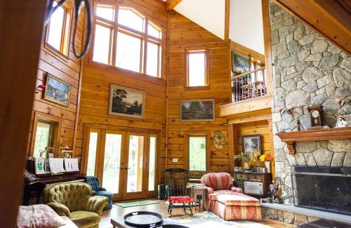 Bedford House | Country Getaway Nestled in Enchanting Westchester County near New York City