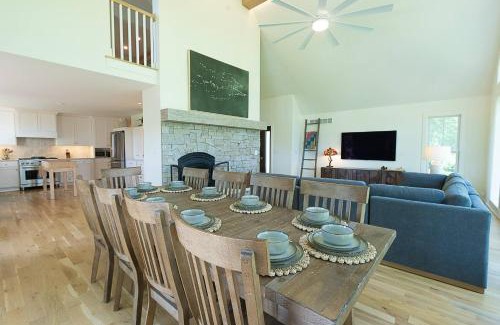 Wea House | Country Hilltop Retreat Near KC & Overland Park