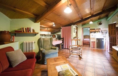Castrejon de la Pena House | Country House 'La Casina' with Mountain Views and Private Garden
