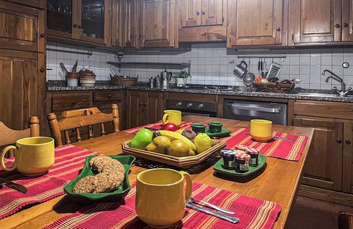Saturnana Villa | Country home near town, close to services and places of interest!