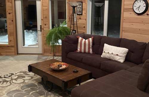 Lac du Bonnet House | Country Home on Pinawa Channel