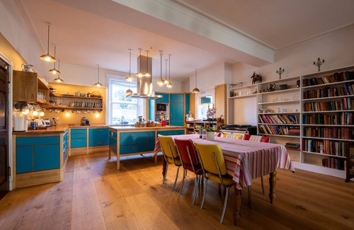 Milton Malsor House | Country Home with Beautiful Gardens, Pool & Sauna