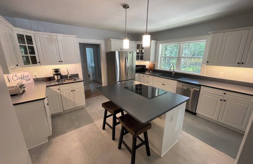 McCain House | Country Home with Hot Tub and Two Kings