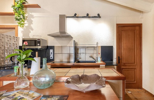 San Martin Sarroca Cottage | Country House 'Casa Rural Amb Piscina I Jardí' with Private Pool, Wi-Fi and Air Conditioning
