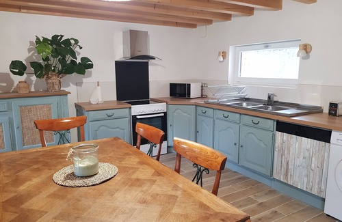 Courville-sur-Eure House | Country house by the water