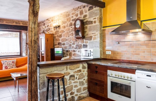 Fariza House | Country House 'Abuela Herminia' with Private Pool, Private Terrace and Wi-Fi