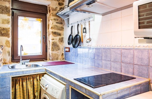 Navalguijo House | Country House 'Baelo Claudia' with Mountain View, Balcony and Wi-Fi