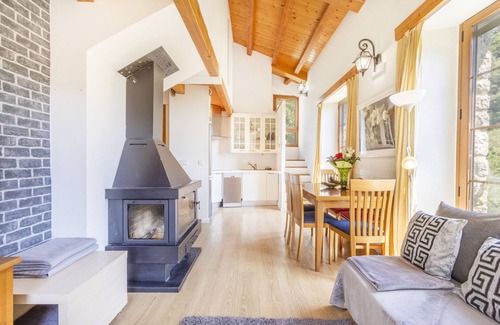 Oden Villa | Country House 'Balcony' with Lake View, Wi-Fi and Air Conditioning