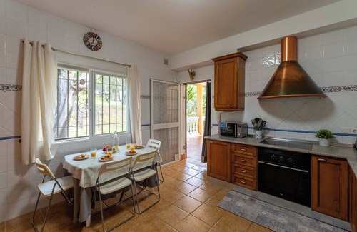 Cerro Muriano House | Country House 'Brisas Del Palmeral' with Mountain View, Wi-Fi and Air Conditioning
