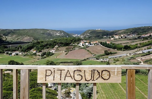 Maceira Villa | Country House 'Cabana Do Baloiço Do Pitagudo' with Sea View, Shared Terrace and Air Conditioning