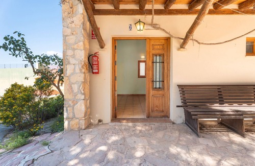 Sinarcas Cabin | Country House 'Cabañas Rusticas 2' with Mountain View, Shared Pool and Wi-Fi
