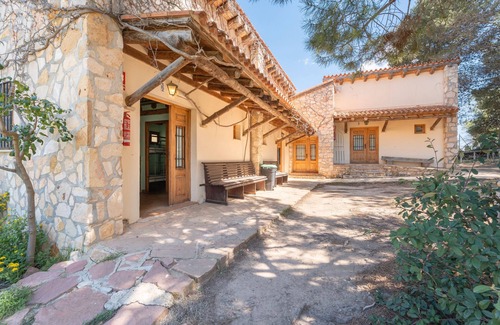 Sinarcas Cabin | Country House 'Cabañas 4' with Mountain View, Shared Pool and Wi-Fi