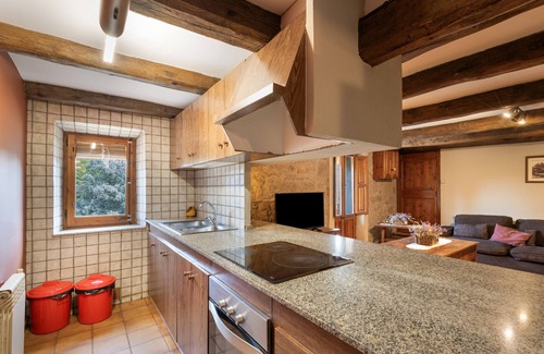 Sagas House | Country House 'Cal Masover De Vilardaga' with Mountain View, Wi-Fi and Air Conditioning