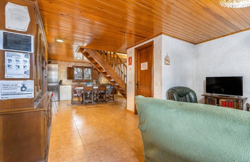Capolat House | Country House 'Can Caubet Ll' with Mountain View, Shared Pool and Wi-Fi